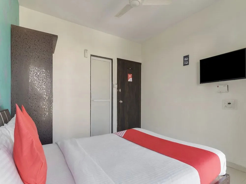 OYO 22920 Executive Skyline Service Apartments
