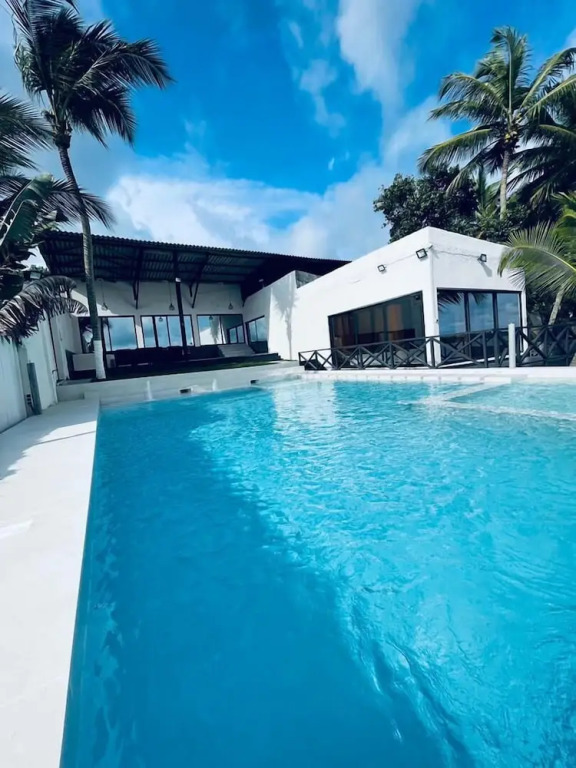 Assine Magnifique Villa Avec Piscine