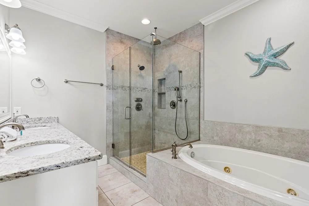 Walk To The Beach! 3 Story Home! 2 Balconies With Gulf Views