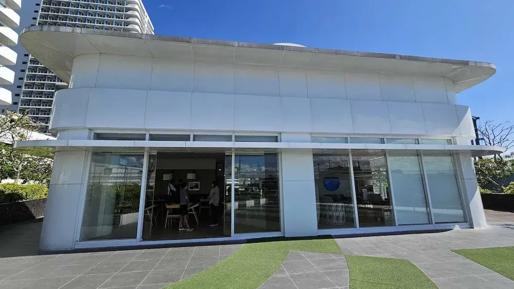 OYO 1143 The Emgrand Azure North