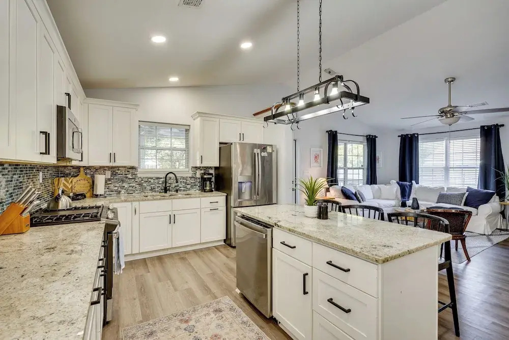 Coastal Convenience! Mt Pleasant Gem 2 Mi to Ocean