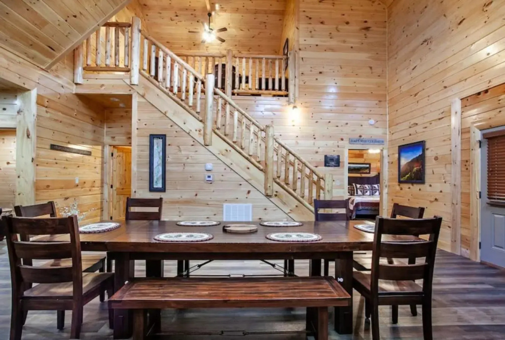 Swimming Bears Lodge Two Cabins with Pools and HotTubs