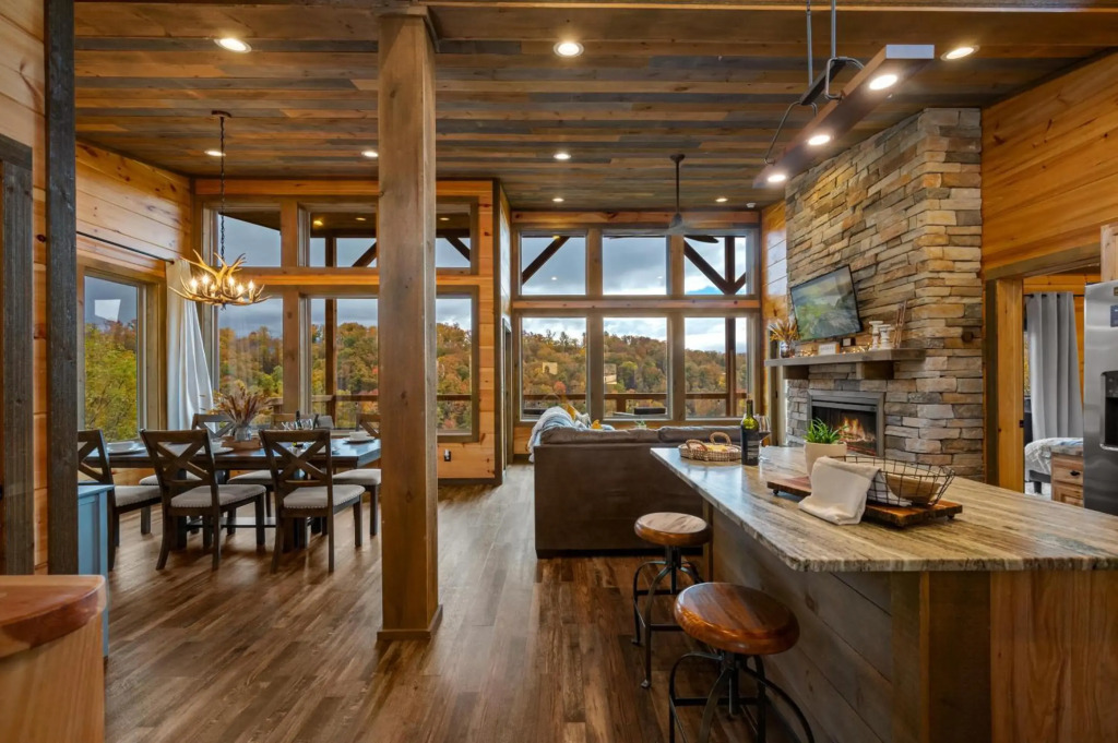 2021 Cabin - Gorgeous Fall Views, GameRm, HotTub, Xbox, Bears, Gatlinburg 10min & Ober 5min