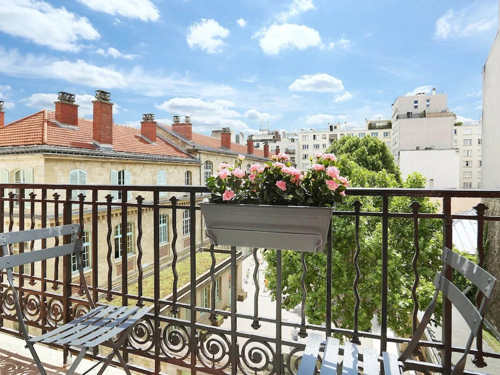YAYS Paris Zola by Numa