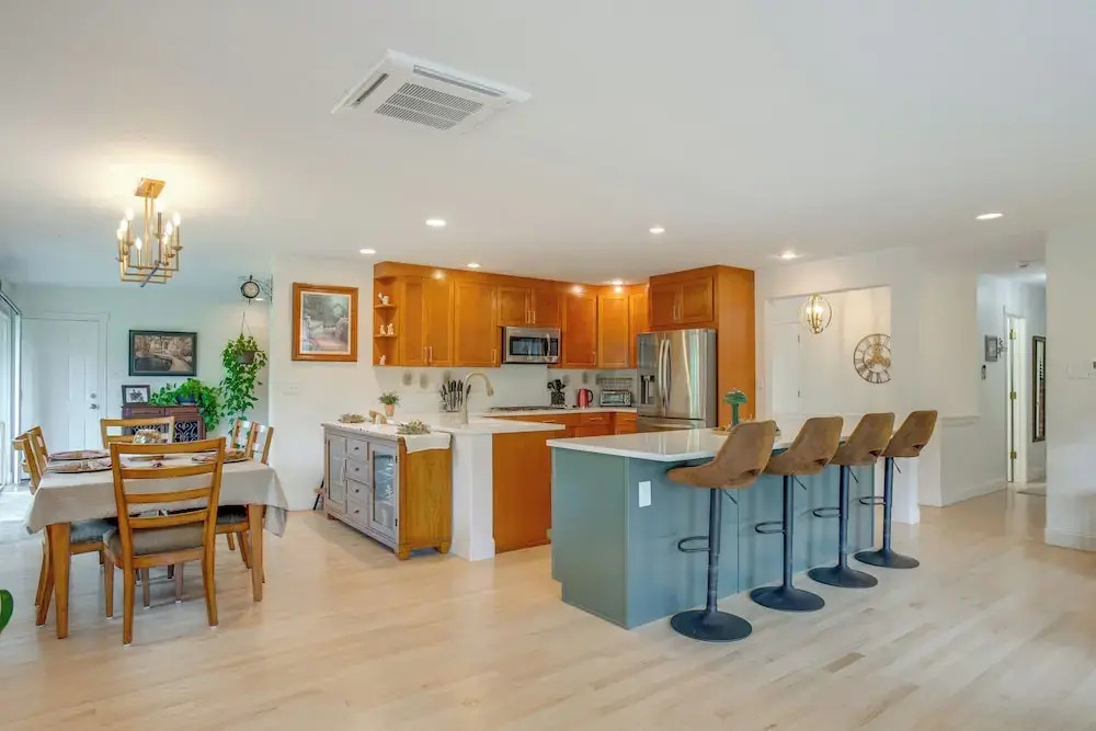 Modern Creekside Home: 9 Mi to Downtown Denver