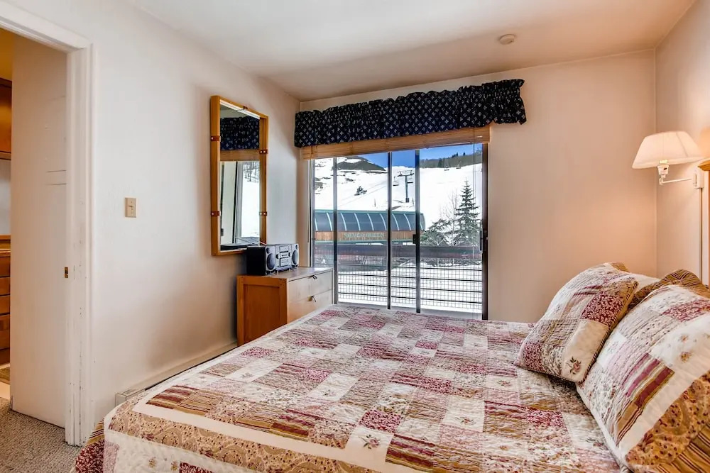 View Of Mt Crested Butte- 1 Br 1 Bedroom Condo - No Cleaning Fee! by RedAwning