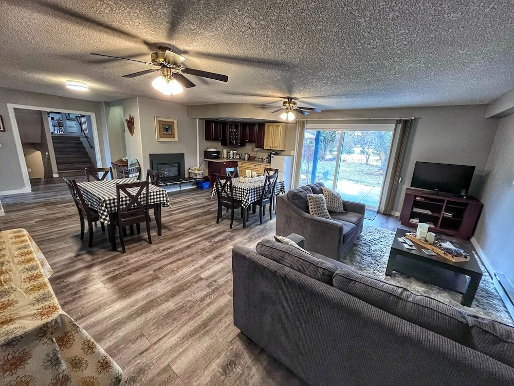 Sunny Shuswap B&B