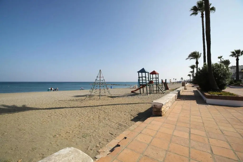Apartamento 409 Marina Real Puerto de la Duquesa playa