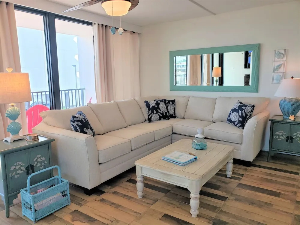 Island Winds West 170