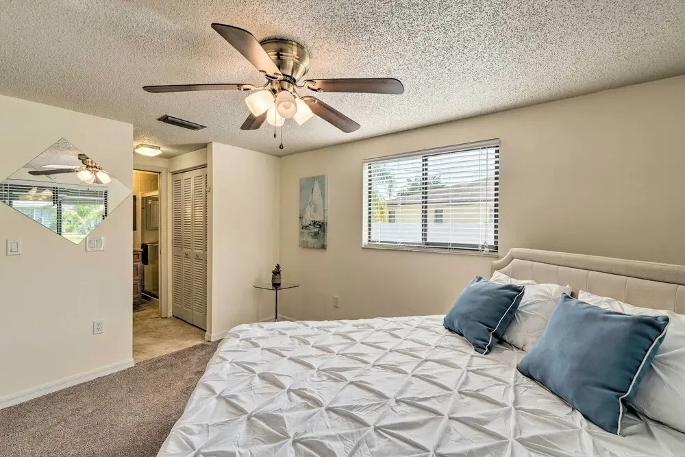 Bright Venice Home w/ Yard < 4 Miles to Beach!