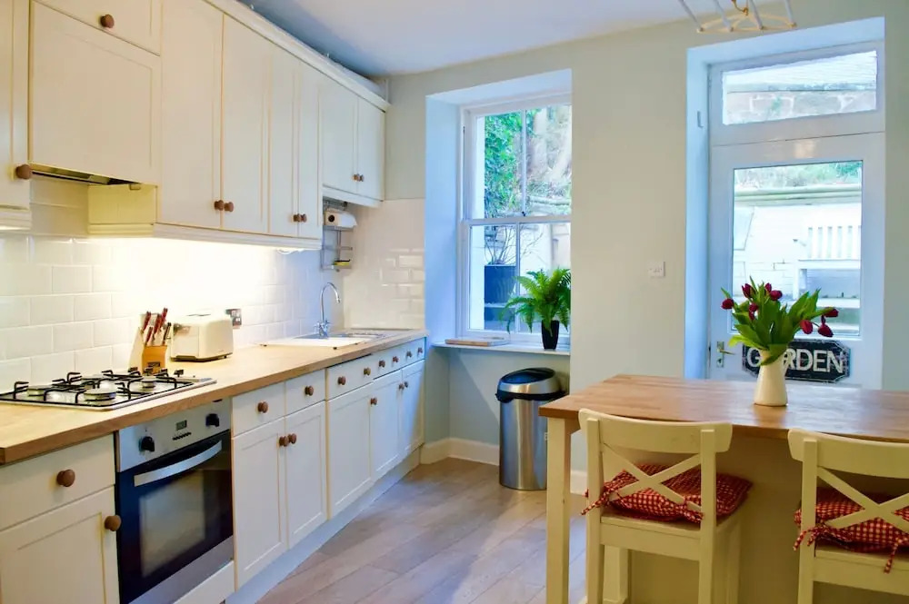 2 Bedroom Flat With A Garden In Bruntsfield