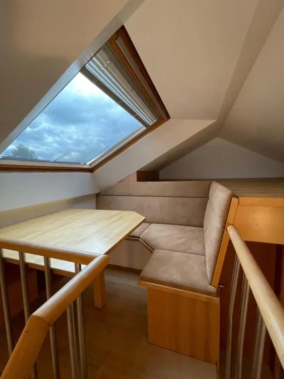 Undertheroof at