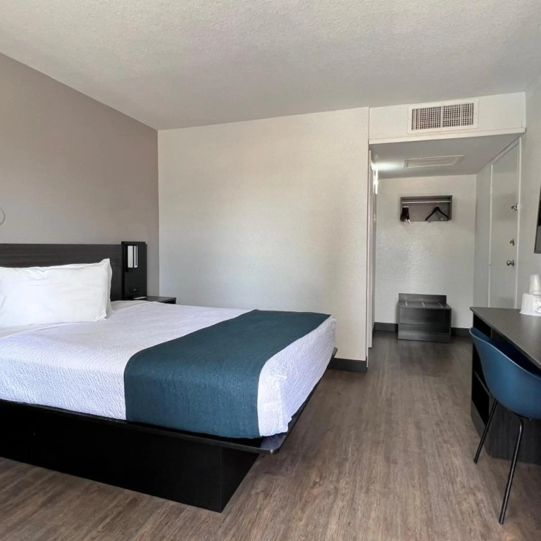 Motel 6-Bakersfield, CA - South