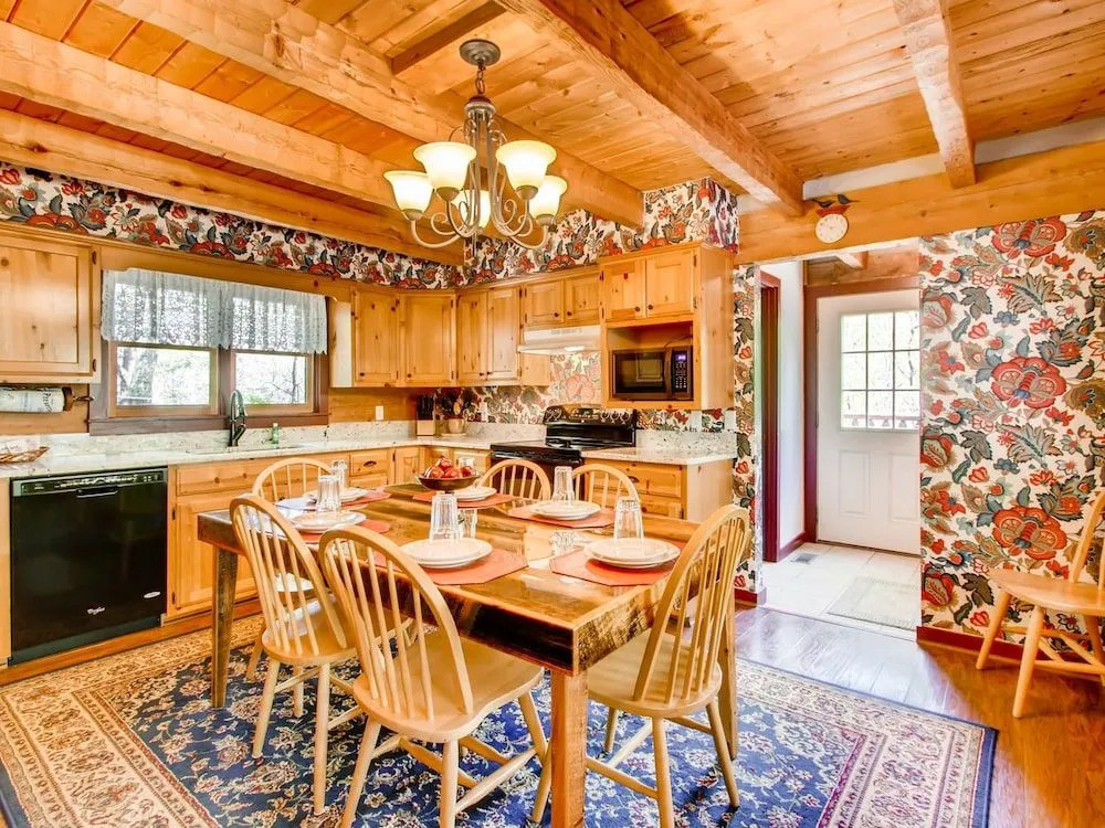 Bear Hug Too 2 Bedrooms 2 Bathrooms Cabin