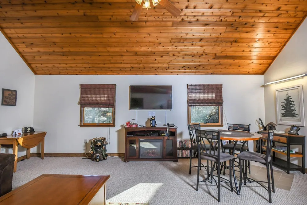 In the Pines 3 Bedroom House