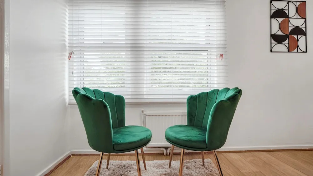 London - Flat - Garden Access - Sleeps 3 - Parking