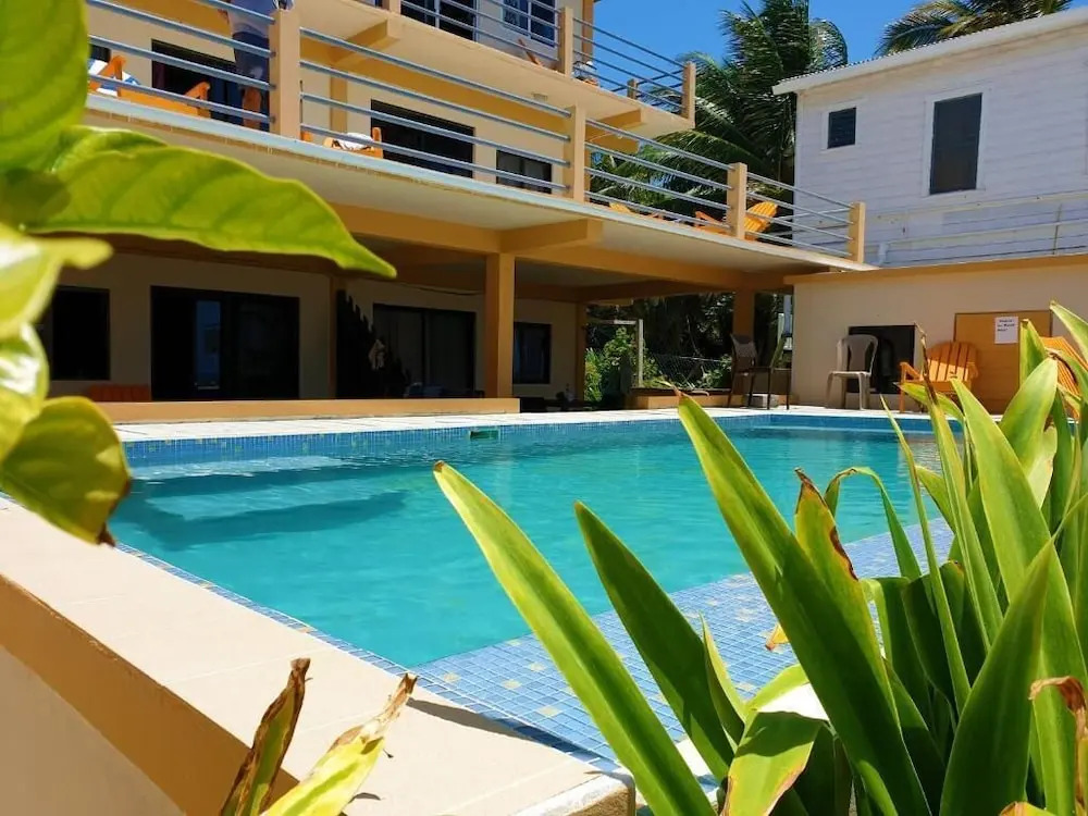 Beach Club Budget Rooms at Popeyes Caye Caulker