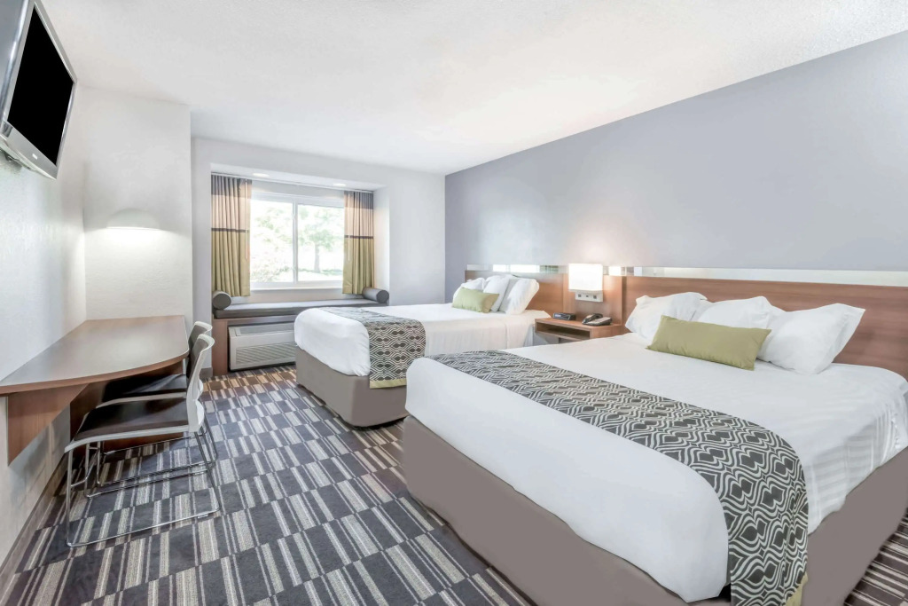Microtel By Wyndham Victor