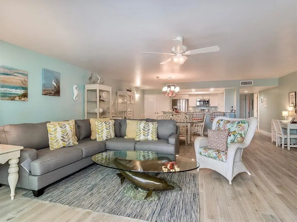 Shorewood Condos by Dream Vacation Rentals