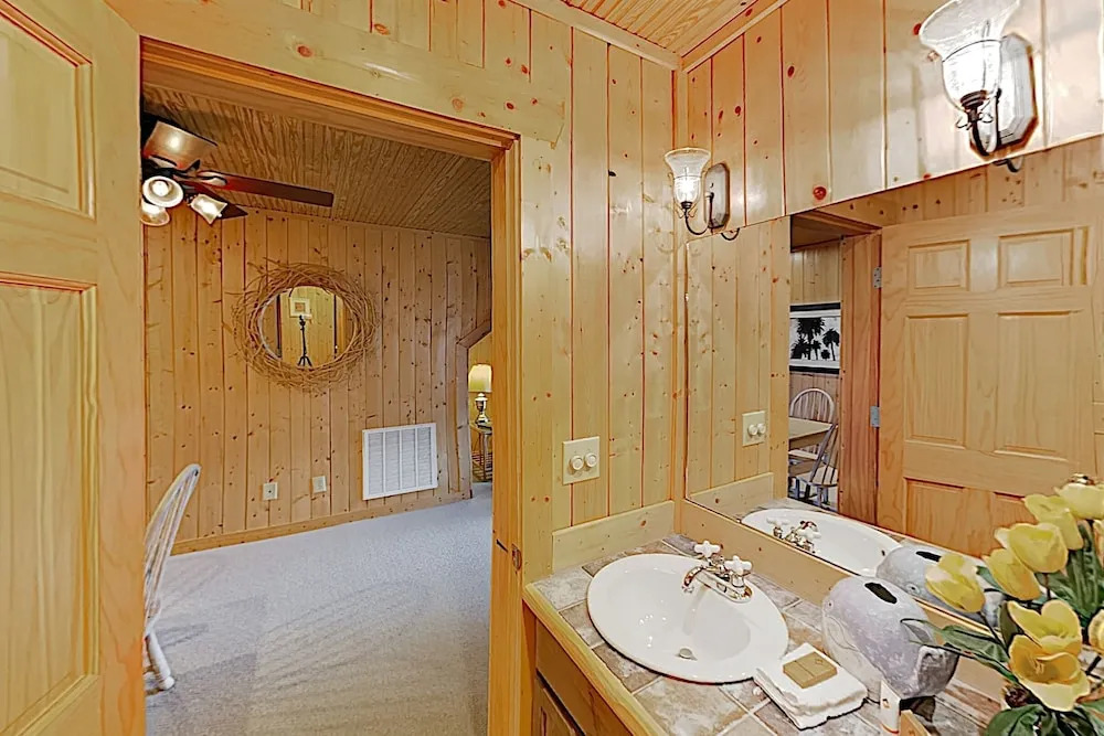 Cove Pointe At Rumbling Bald W/ Private Dock 4 Bedroom Home