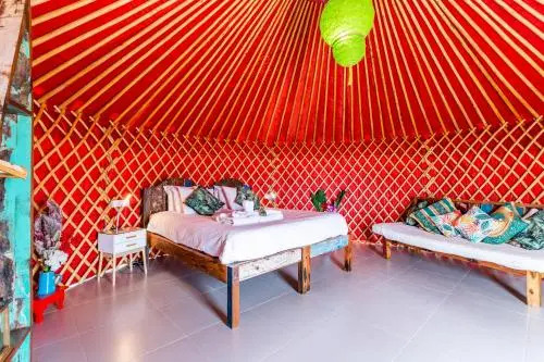 Villa Palacio and Yurt - 2 Pools - Hot Tub - Fantastic Sea Views