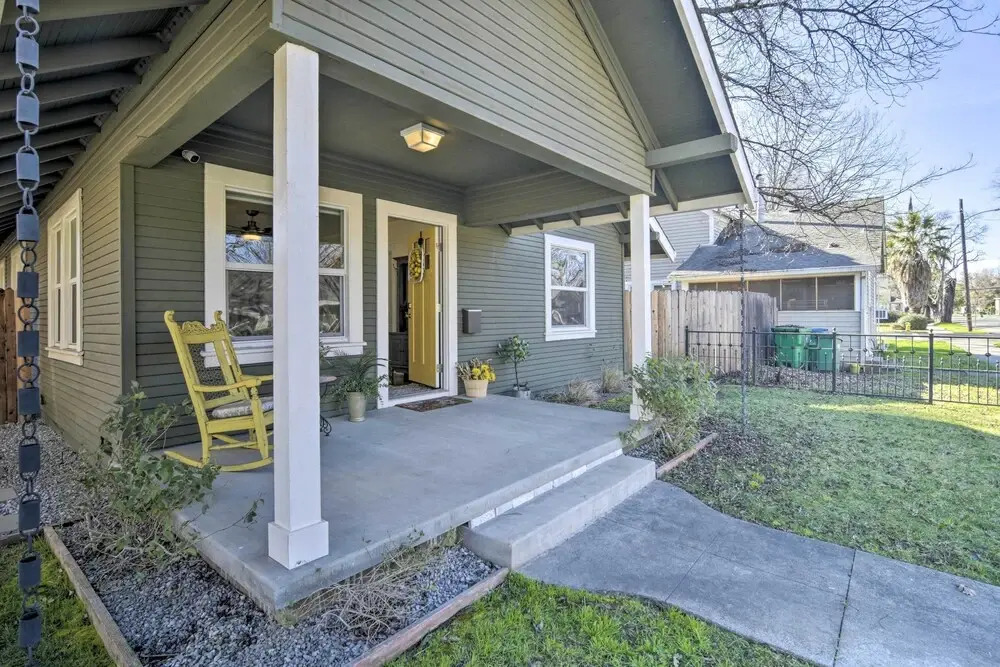 Ideally Located Chico Home - Fire Pit & Grill