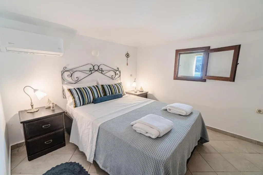 Seafront House in Andros Town with Sunrise & Ocean Views