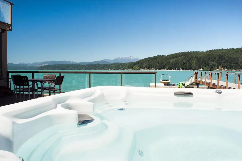 Luxury Lookout Hood Canal Vacation Rental