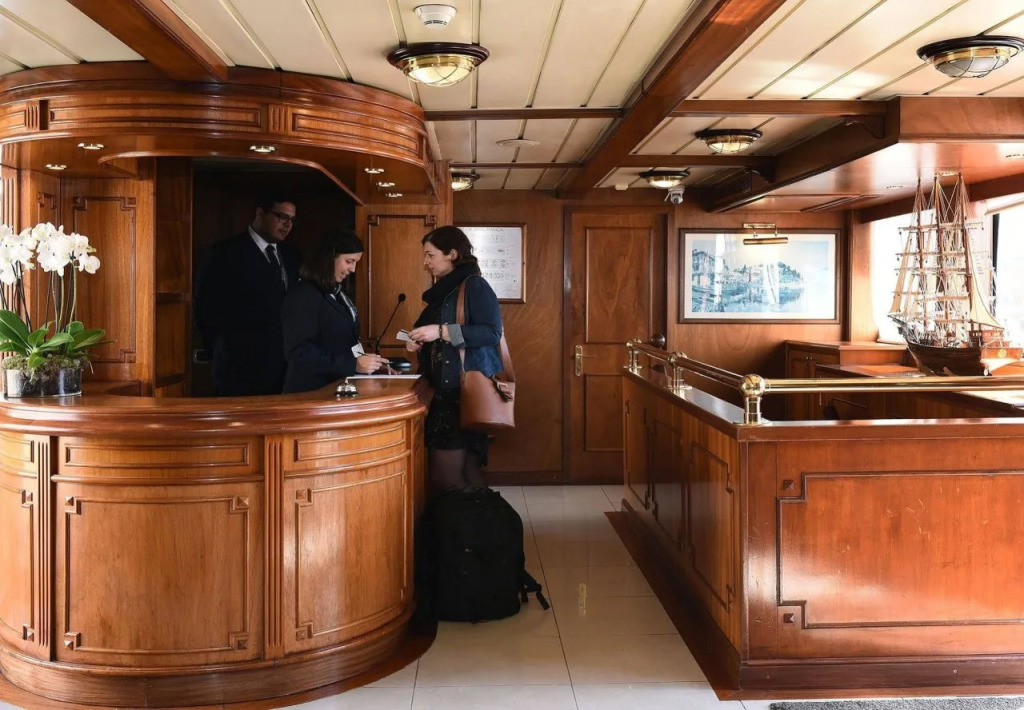 Invicta Ribeira Boat Hotel