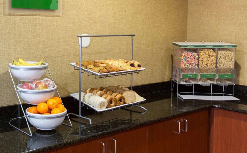 Holiday Inn Express & Suites Southfield - Detroit