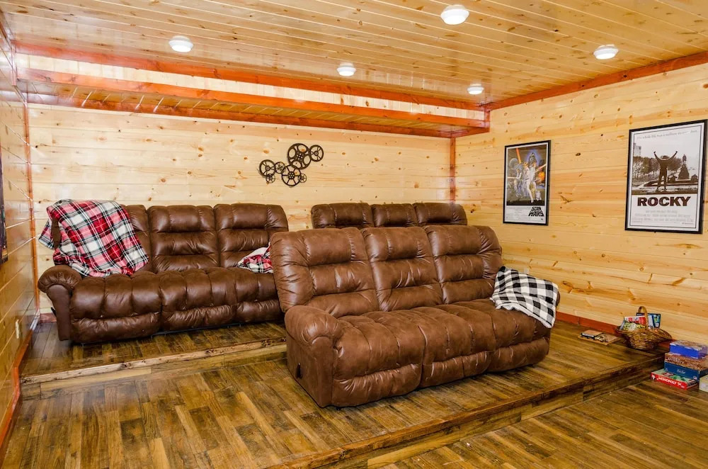 SmokyStays 6 BR Cabin w Indoor Heated Pool