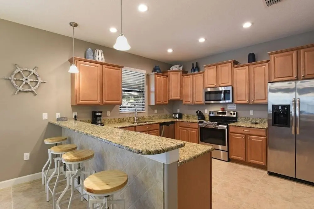 Champions Gate Near Disney Privacy In Back! 6 Bedroom Home by RedAwning