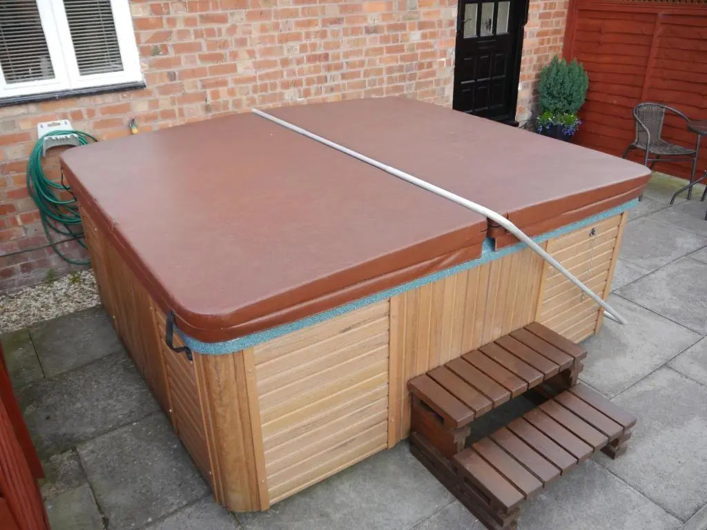 The Shakespeare Lodge - Sleeps up to 12 - 2 HOT TUBS