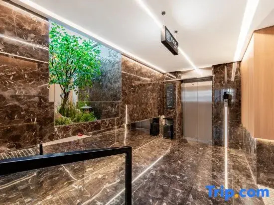 Jinyi Hotel (Wulashan West Station Branch, Urad Front Banner)