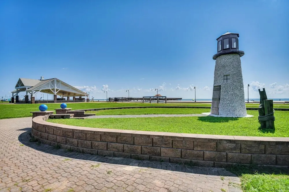 1 Mi to Beach: Home w/ Patio & Grill in Hampton!