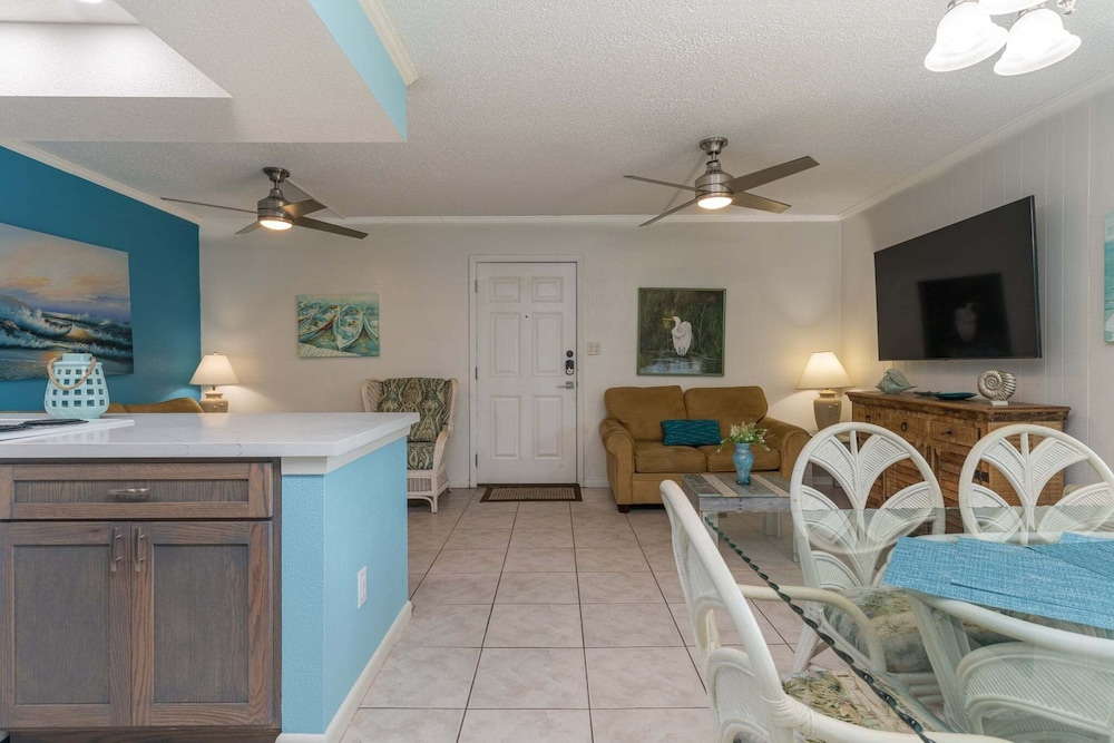 Tiki 242 - Tropical Paradise W/ Partial Beach View 1 Bedroom Condo