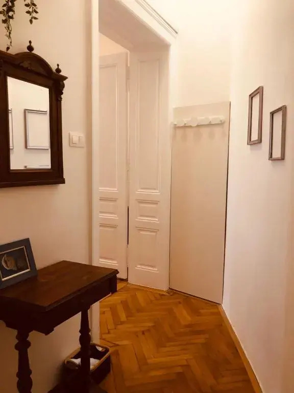 ROOM 44