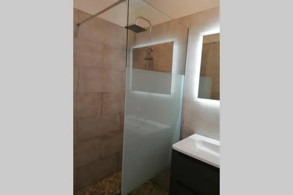 Appartement les pieds dans l'eau 300 m plage - 2 piscines