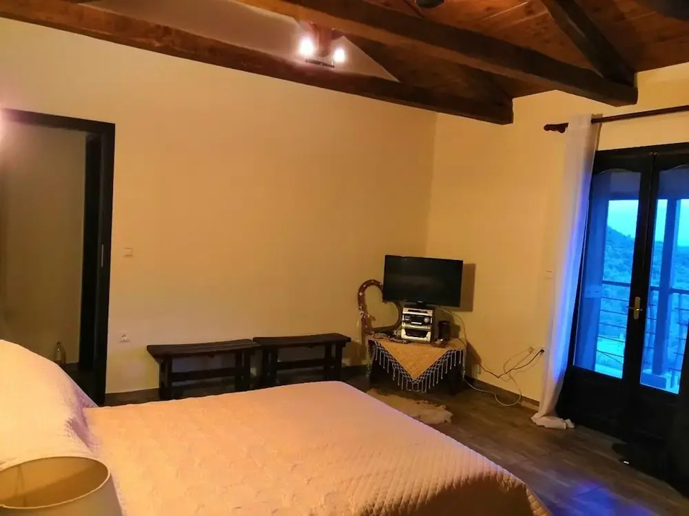Luxury Mansion in Pelion Hills