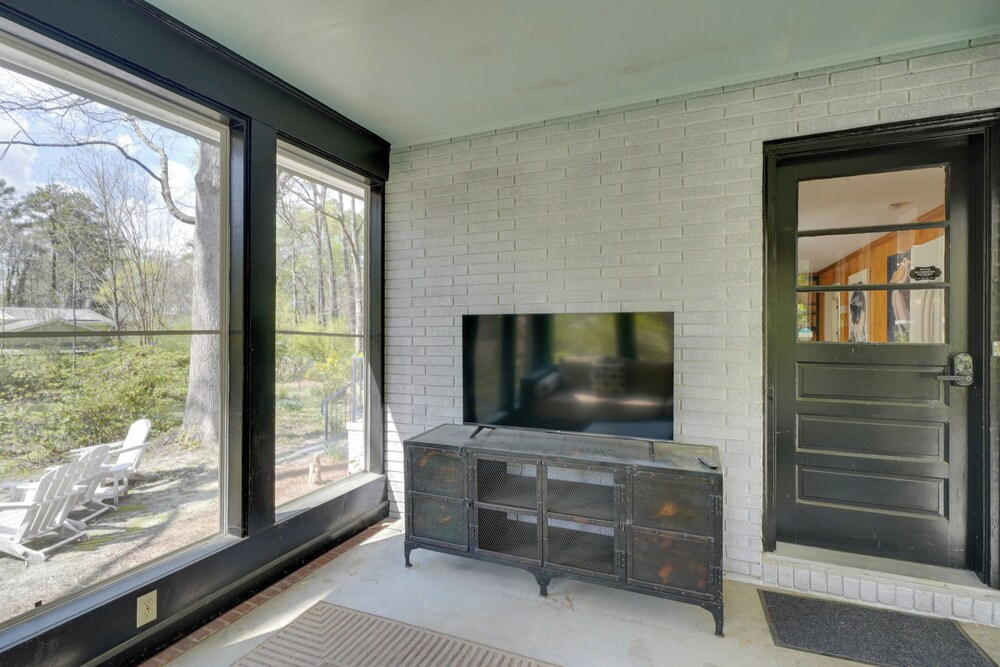 Quiet Downtown Cary Home w/ Screened Porch