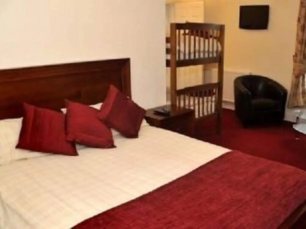 Elphinstone Hotel