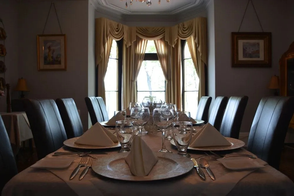 Rose Manor Inn B & B