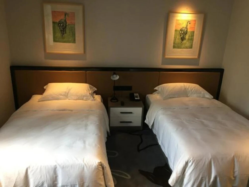 Guoshi Hotel (Dalian Donggang Business District Harbour Plaza Subway Station)
