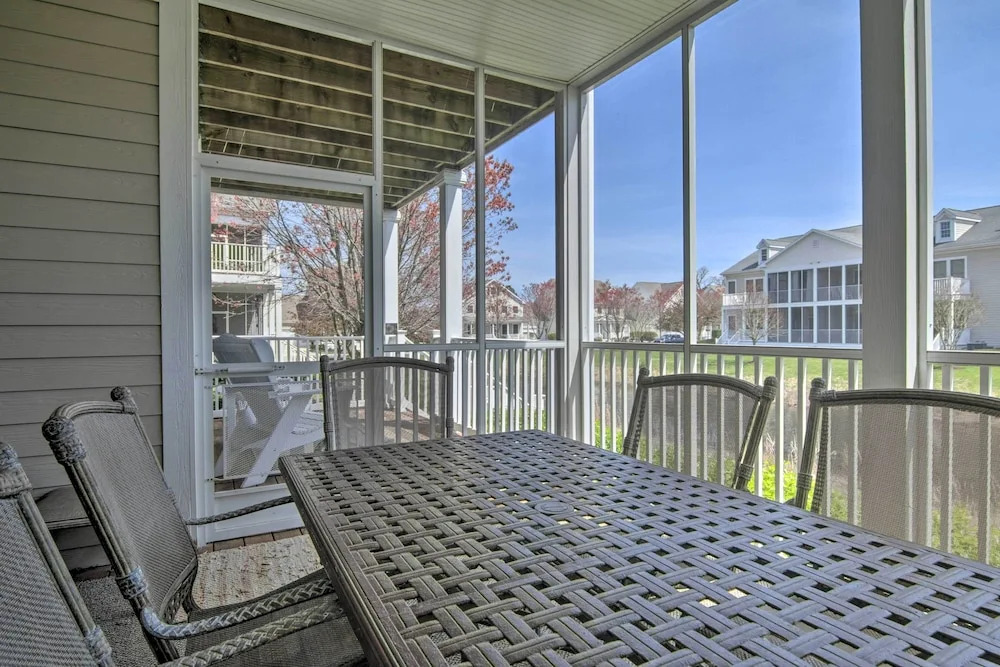 4 Mi to Bethany Beach: Sunny Escape w/ Porches!