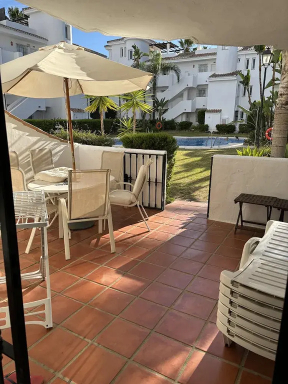 Beach Apartment - Sleeps 6, Pool & Private Terrace