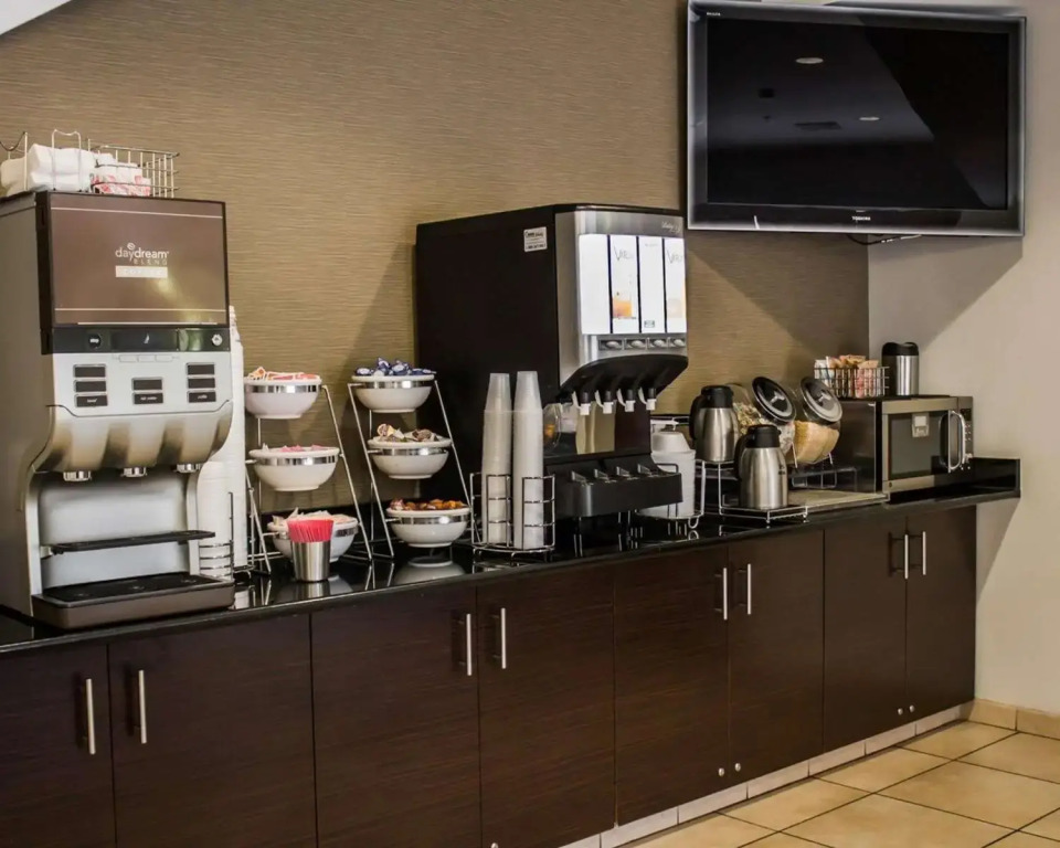 Express Inn & Suites