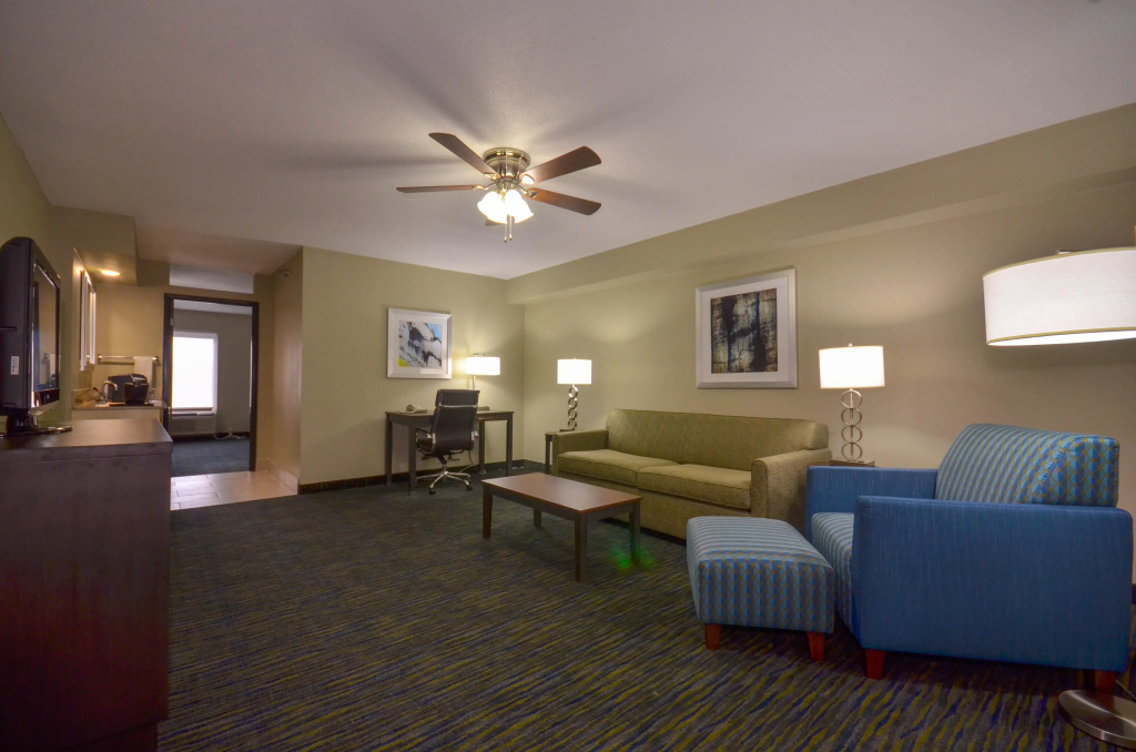Holiday Inn Express & Suites Fayetteville University of Arkansas Area by IHG