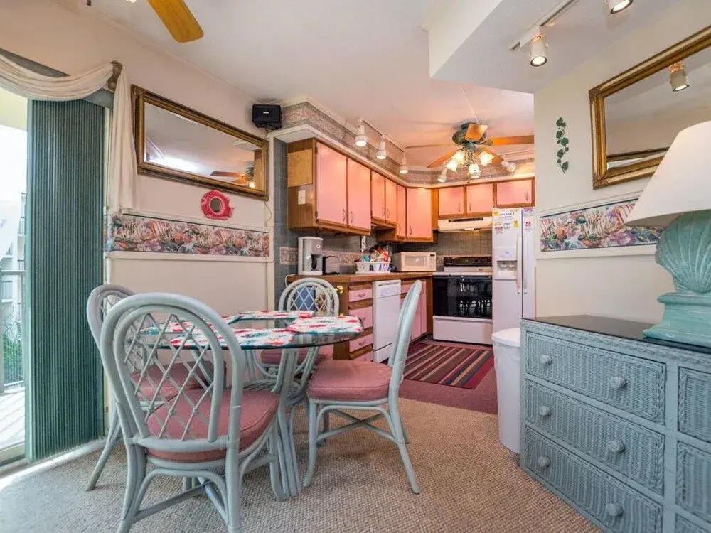 Diamond Head 208 Side by RedAwning