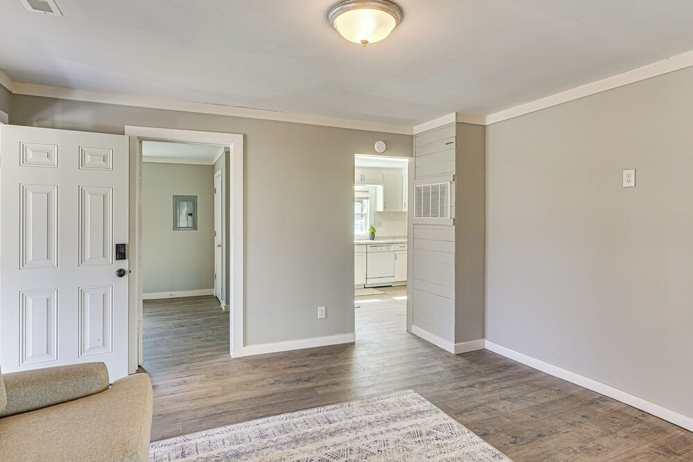 Close to Shops, Eats & Hospital: Roxboro Retreat