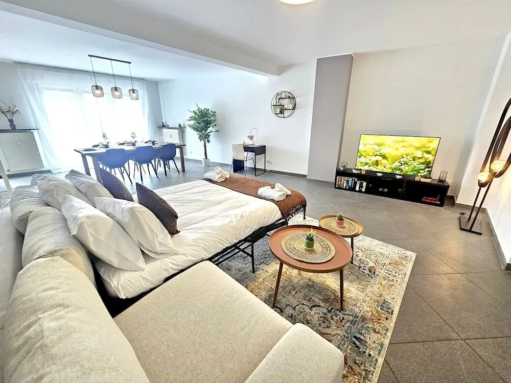 Well Appointed 2BR w terrace&parking